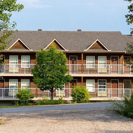 Auberge Royal Papineau Notre-Dame-de-la-Salette エクステリア 写真